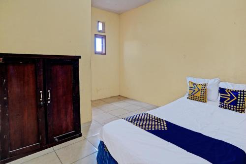 SPOT ON 92730 Lili Kost SyariahNearKetapang Royal City