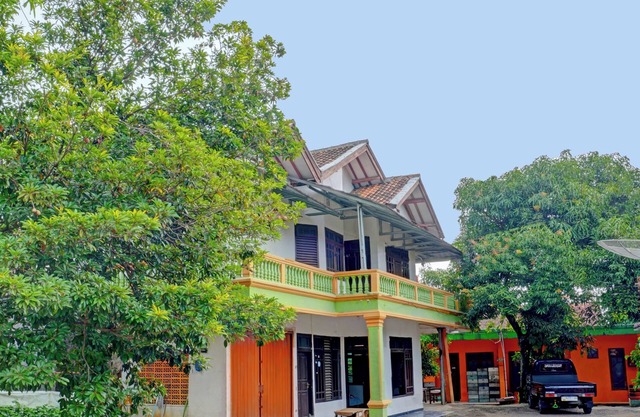 SPOT ON 92856 Home Stay Syariah Aom Kusman