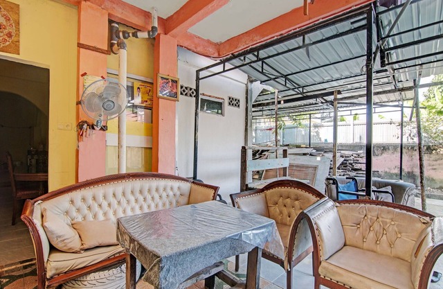 SPOT ON 92914 Meranti HomestayNearJembatan Siak