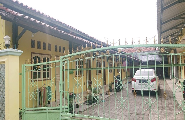 SPOT ON 93005 Berkah Kedawung Syariah Near Fakultas Farmasi Universitas Muhammadiyah Ahmad Dahlan Cirebon