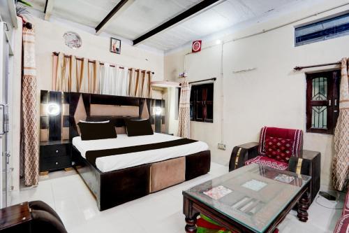 SPOT ON Natkhat Hotel