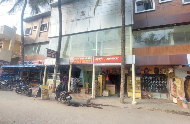 SPOT ON SRI VARU HOTEL & LODGING