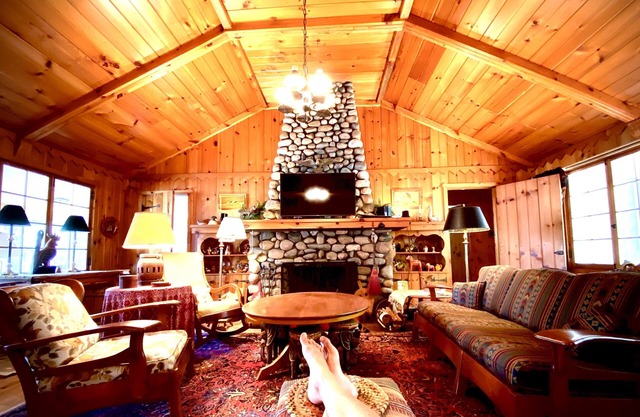Spread Eagle Waterfront! Classic Log Cottage w/ King Bed