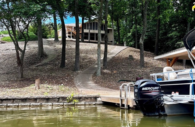 Spring Available! Lakefront, Dock, Remodeled, Views, screen porch, Kayaks!