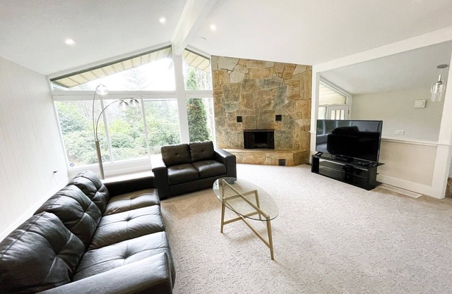 Spring Gate Estate by Elk Lake