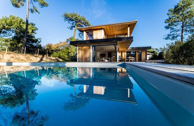 SPRING KEYWEEK - Contemporary villa with pool in the hea