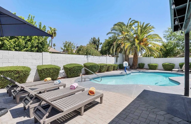 Spring Song: Location, Style, Pool, Firepit, BBQ!