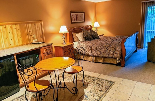 Springbrook Inn Hartwick Pines