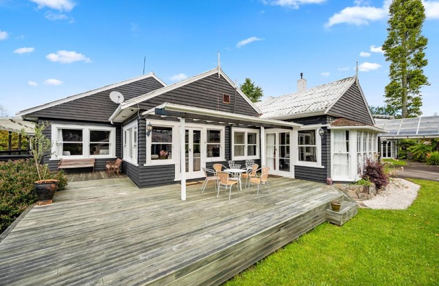 Springfield Rise Lodge - Rotorua Holiday Home