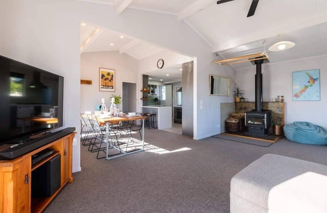 Springfield Sun Trap - Great Family Friendly House with Spa & Sleep Out