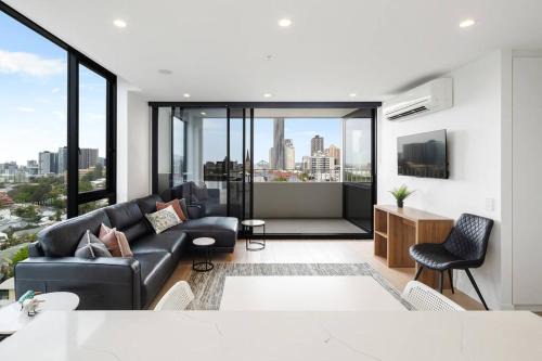 Springhill close to CBD 2B1B and Parking - SH1108
