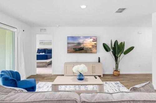 Springhill Retreat! 3 bed, 2 Bath!