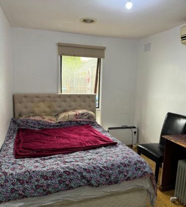 Springvale couple room with shared bathroom