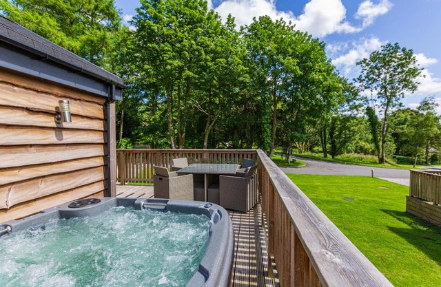 Squirrel Lodge 41 with Hot Tub