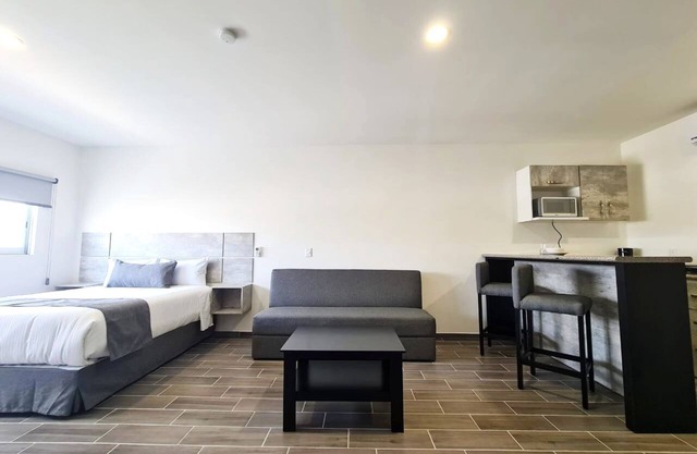 Sr Suites