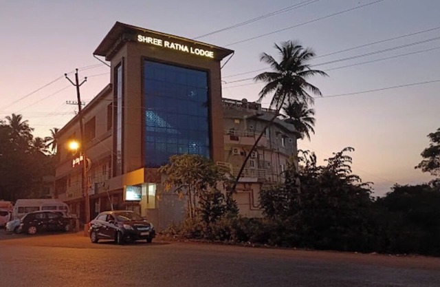 Sri Ratna Lodge