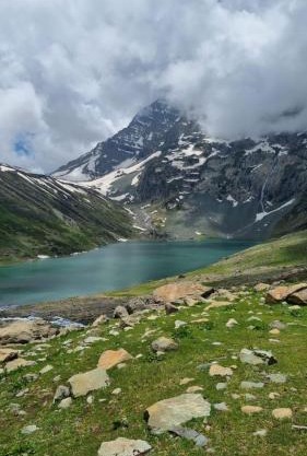 Srinagar hotels and houseboats