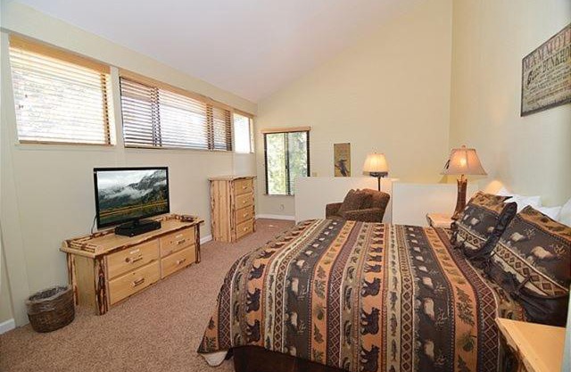 St Anton Courtyard View 2-Bedroom Condo with full kitchen