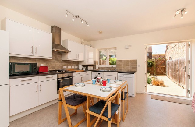 St Augustine’s Family Seaside Retreat - Private Parking - Westgate-On-Sea