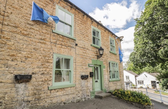 ST EDMUNDS HOUSE, with hot tub in Crakehall