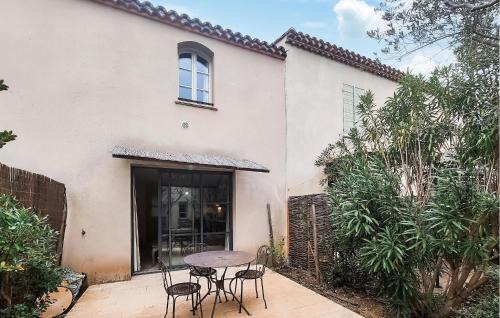 Stunning Home In Saint-Laurent-De-La-Cabrerisse
