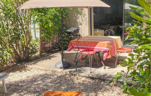 Stunning Home In Saint-Laurent-De-La-Cabrerisse