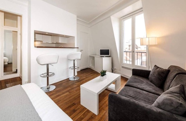 ST GERMAIN des PRES well-equipped Studio at the center of all