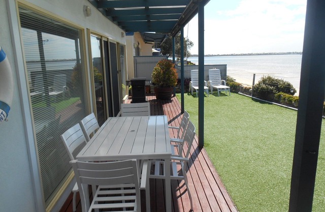 St Helens Beachfront - Absolute Beachfront