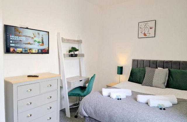 St Johns House 3 Ensuite Rooms Available