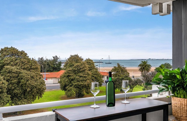 St Kilda West Beachside Bliss Executive Apartment. Amazing water views.
