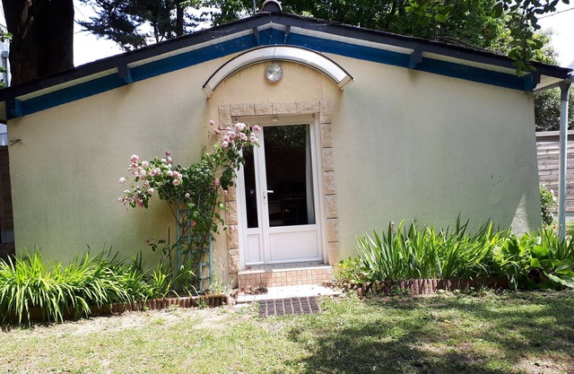 St. marc sur mer, en un jardín arbolado, agradable estudio para 2 personas.