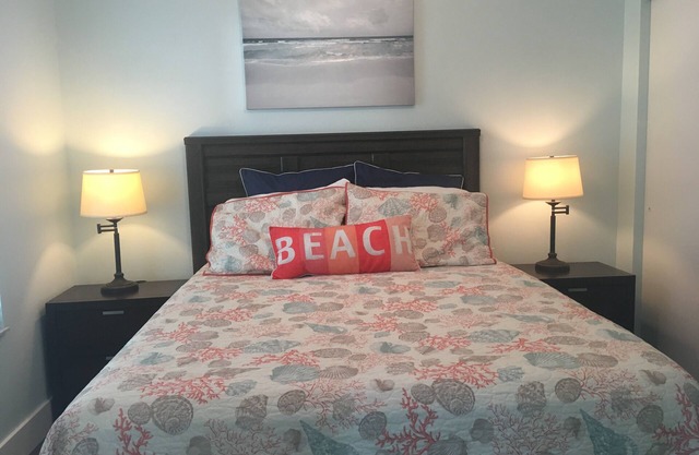 St Pete Beach, 1 cama 1 baño, todo nuevo, a pie de arenas blancas de St Pete Beach.