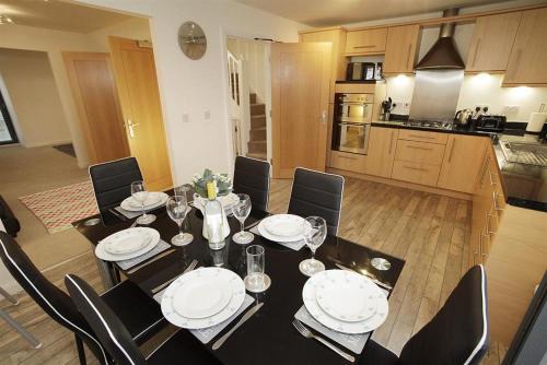 St Stephens Court, Marina