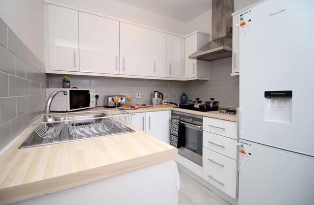 ◑2 Bed◑Sleeps 4◑WiFi◑Parking◑close to city◑