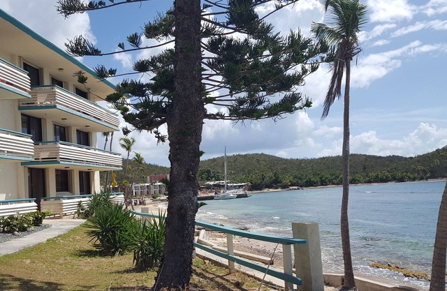 St. Thomas, USVI, estudio frente al mar en Bolongo Bay, Watergate Villas East