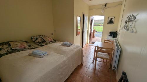 Staðarhóll Guesthouse Room B