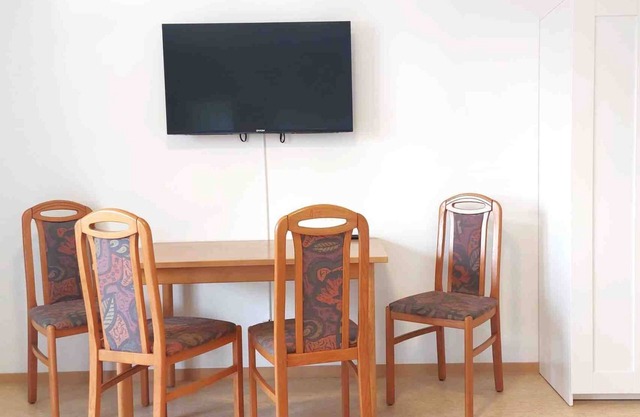 (STA1043) Well-designed fitters' apartment with balcony