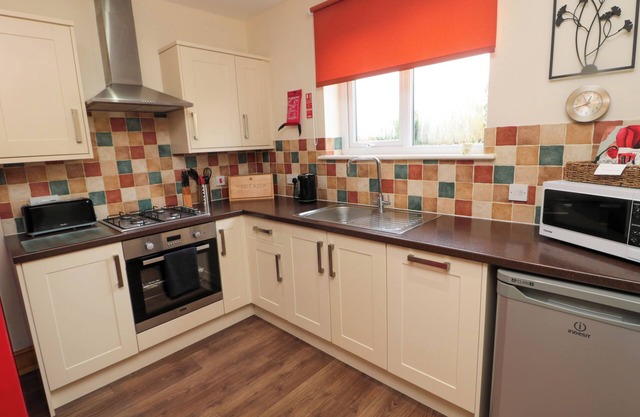 STABLE COTTAGE, pet friendly, with a garden in Otterburn