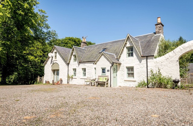 Stable Cottage Sleeps 4 (2 Bedrooms) On Scottish Country Estate