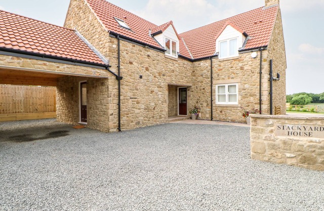 STACKYARD HOUSE, pet friendly, country holiday cottage in Tudhoe