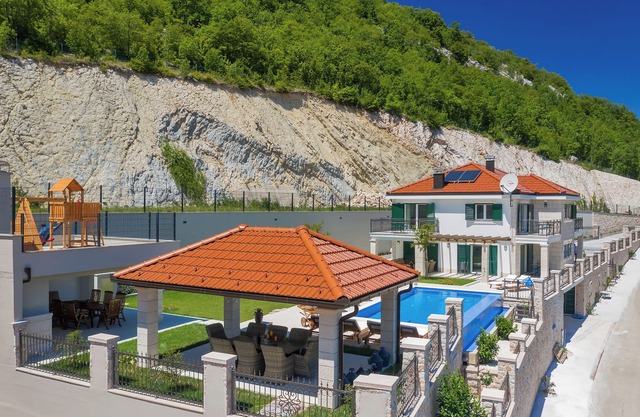 Standalone luxury Finca in charming Ričice with Pool, Jacuzzi, Outdoor Kitchen