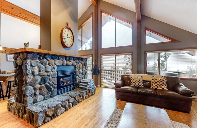 ¡NUEVO LISTADO! Ski-in / ski-out chalet independiente con jacuzzi privado y vista a la montaña