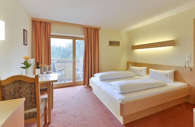 Standard double room - Berghotel Madlener