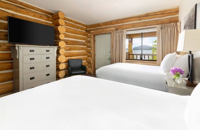 Standard Room | Salmon Falls Resort | Easy Access to Fishing Excursions