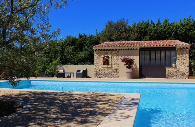 ALBERGUE PERMANENTE CON SPA / LUBERON PRIVADO
