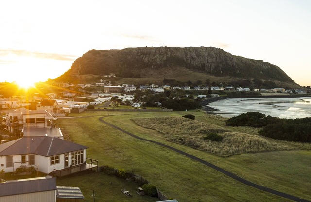 Stanley Beach House with Stunning Views of the Nut!
