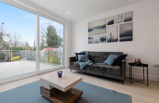 Star London Station Road 2-Bed Retreat with Garden