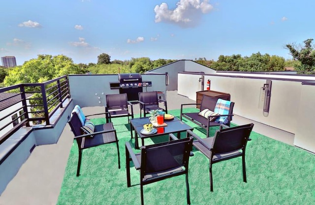 Star Point Spacious Family Townhome with Roof Deck