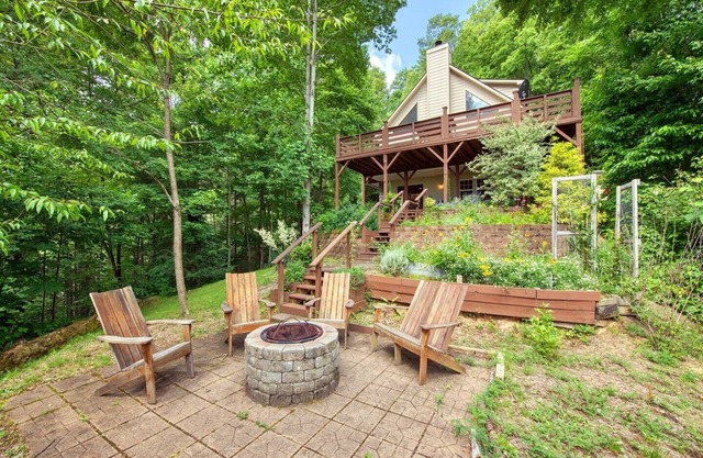 Stare Way to Heaven - Secluded, 3BR,3BA, Hot Tub, Firepit