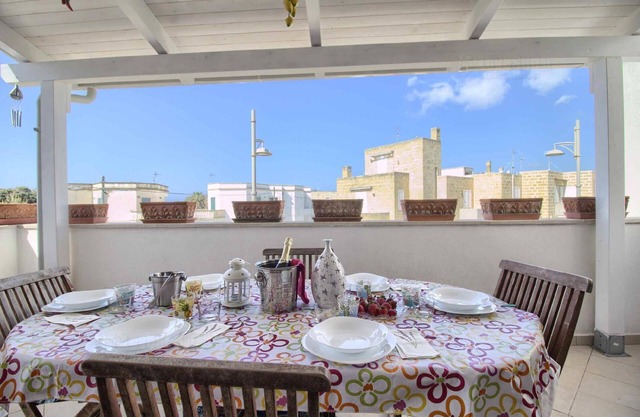 Starfish Apt - Three Bedroom Apartment, Sleeps 6